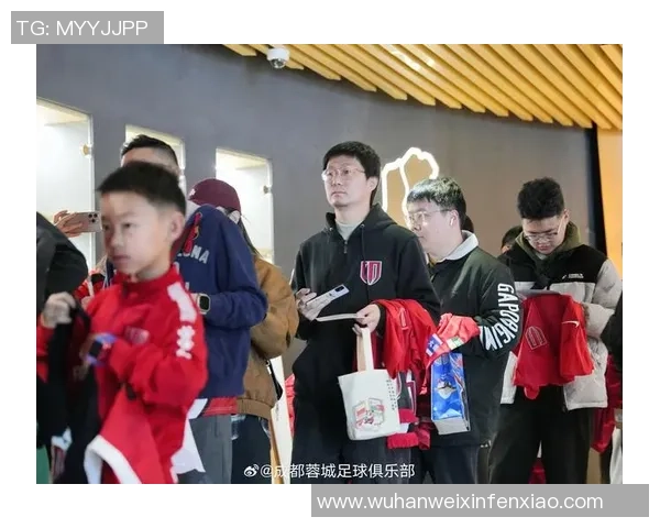 成都足球线下活动热潮来袭球迷齐聚共享激情与乐趣 成都足球线下活动热潮来袭球迷齐聚共享激情与乐趣